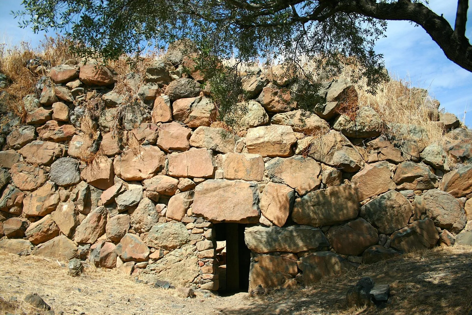 Il nuraghe Sa Domu 'e s'Orcu, a Sarroch